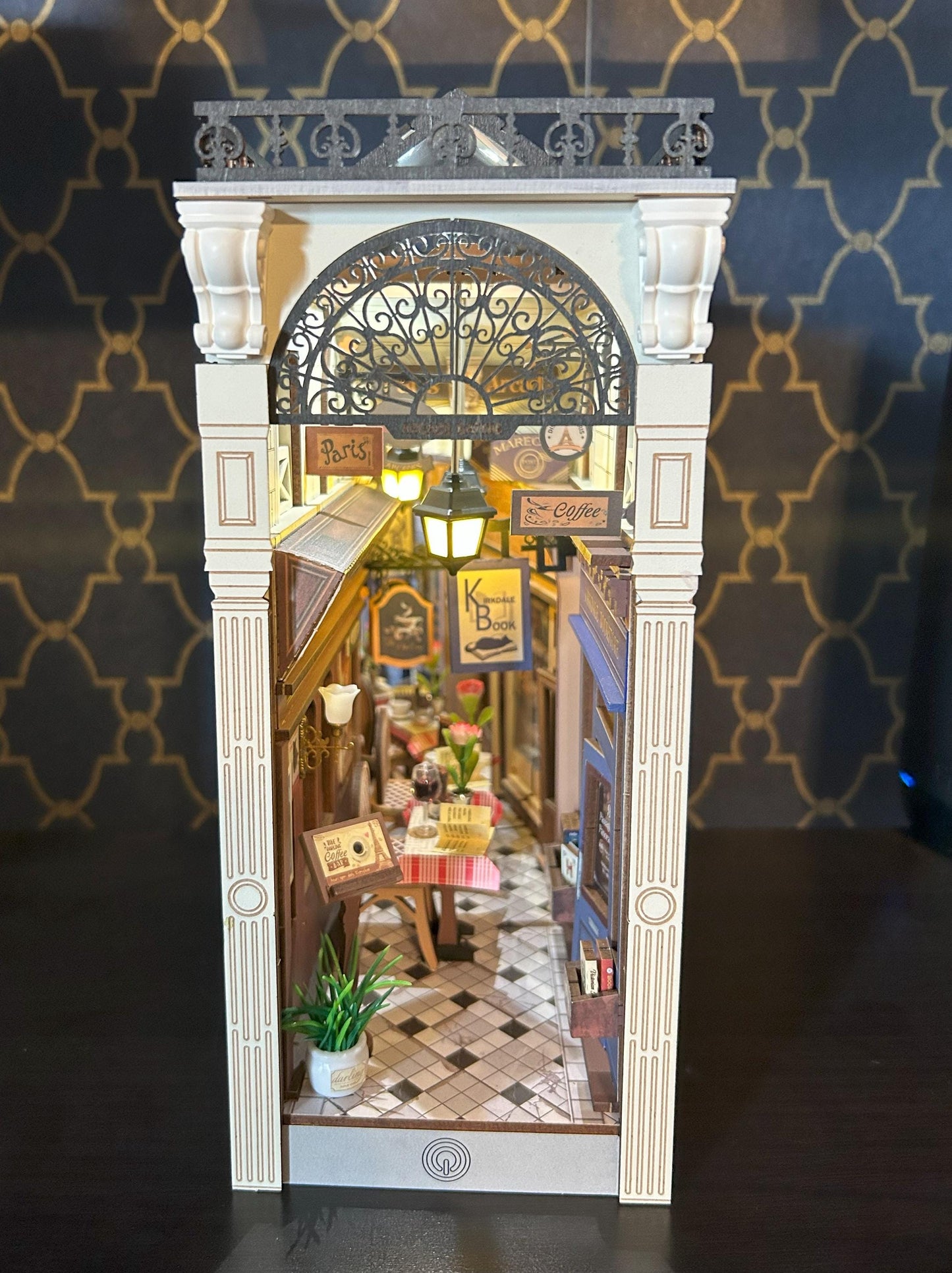 Parisian street scene Book Nook
